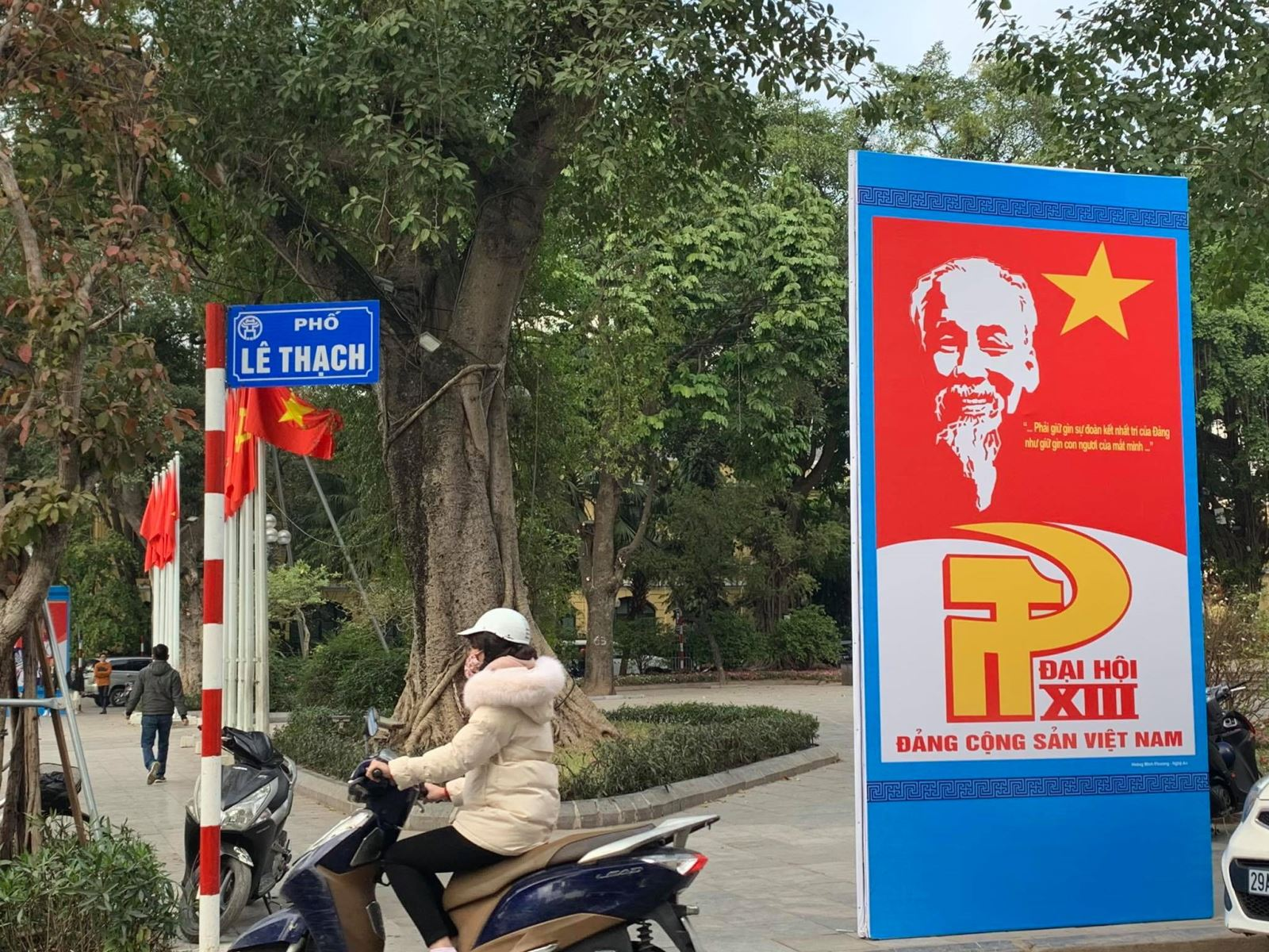 Hanoi streets brilliantly decorated to welcome 13th National Party Congress Hanoi streets brilliantly decorated to welcome 13th National Party Congress