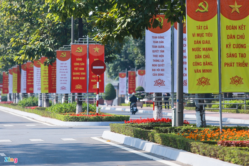 Hanoi streets radiantly adorned to welcome 13th National Party Congress Hanoi streets radiantly adorned to welcome 13th National Party Congress