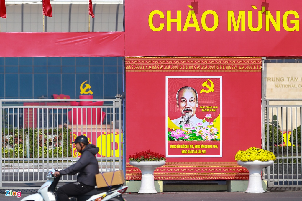 Hanoi streets radiantly adorned to welcome 13th National Party Congress Hanoi streets radiantly adorned to welcome 13th National Party Congress