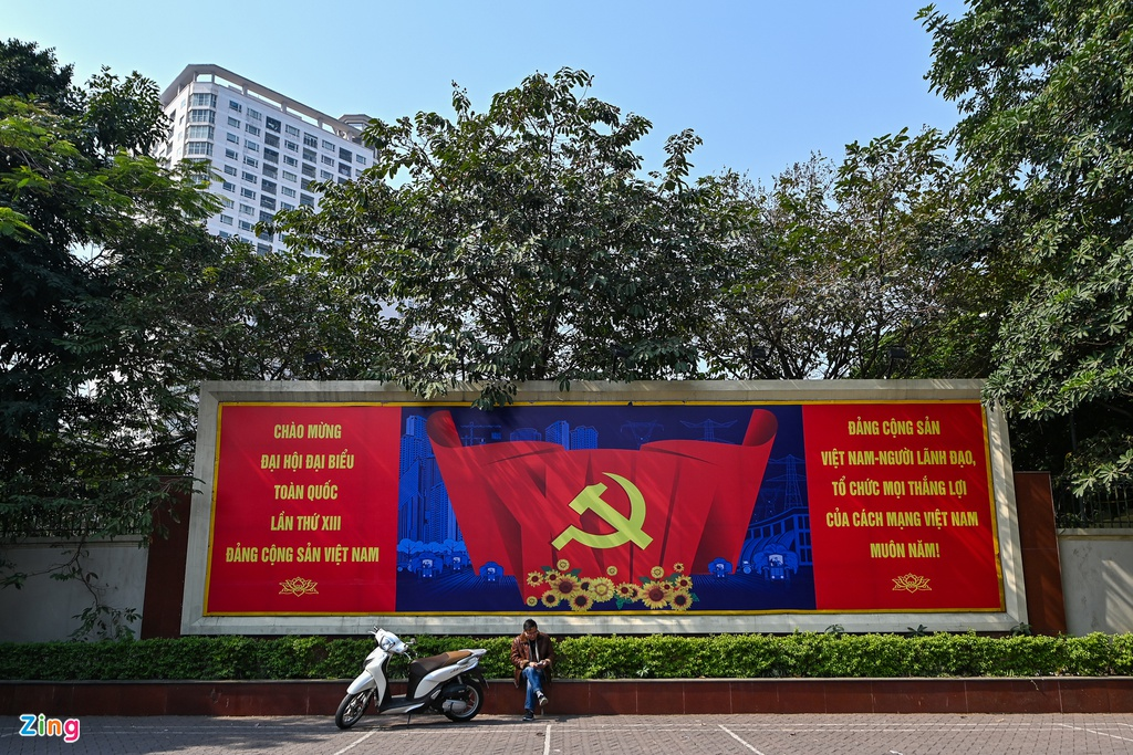 Hanoi streets radiantly adorned to welcome 13th National Party Congress Hanoi streets radiantly adorned to welcome 13th National Party Congress