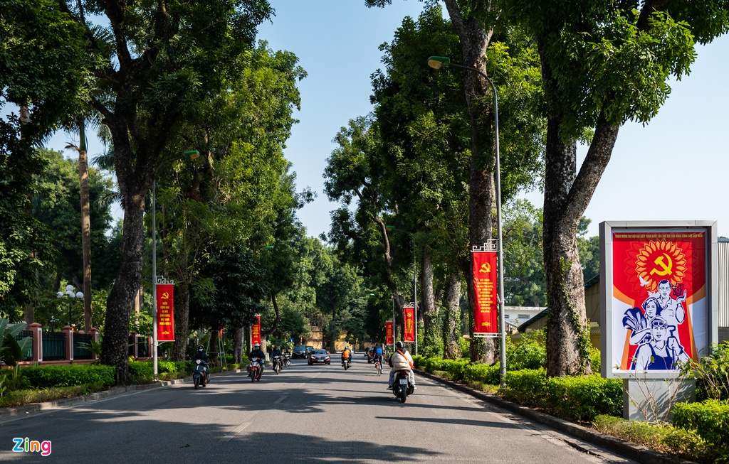 Hanoi streets radiantly adorned to welcome 13th National Party Congress Hanoi streets radiantly adorned to welcome 13th National Party Congress