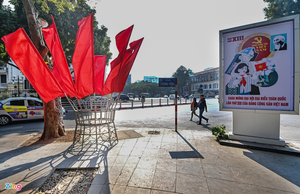 Hanoi streets radiantly adorned to welcome 13th National Party Congress Hanoi streets radiantly adorned to welcome 13th National Party Congress