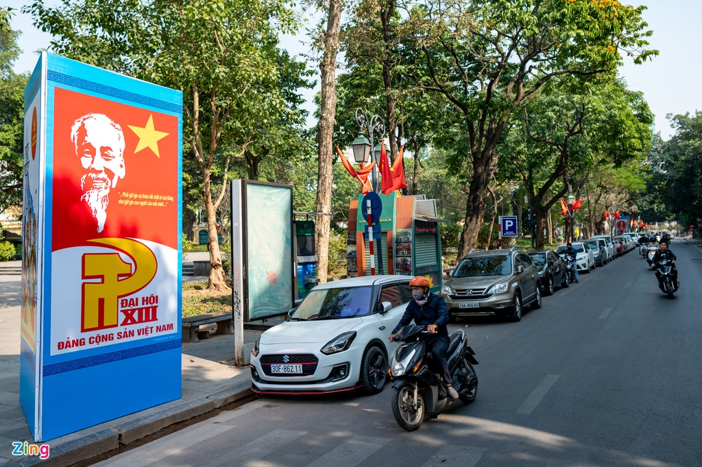 Hanoi streets radiantly adorned to welcome 13th National Party Congress Hanoi streets radiantly adorned to welcome 13th National Party Congress