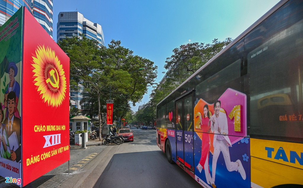 Hanoi streets radiantly adorned to welcome 13th National Party Congress Hanoi streets radiantly adorned to welcome 13th National Party Congress