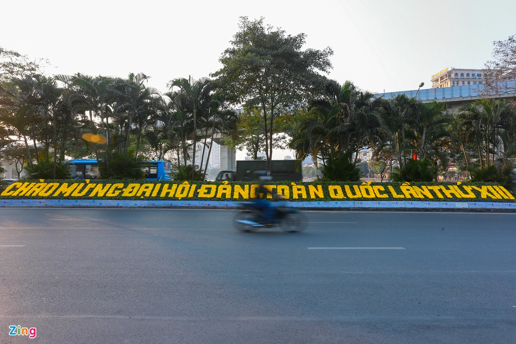 Hanoi streets radiantly adorned to welcome 13th National Party Congress Hanoi streets radiantly adorned to welcome 13th National Party Congress