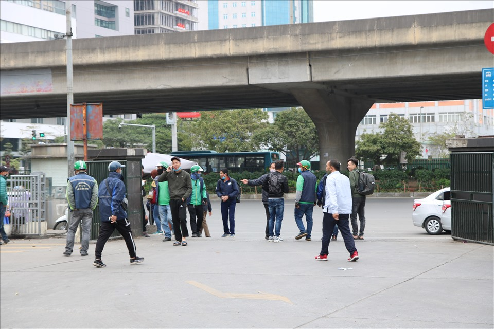 Photos: Hanoians comply with wearing masks after new Covid-19 cases detected Photos: Hanoians comply with wearing masks after new Covid-19 cases detected