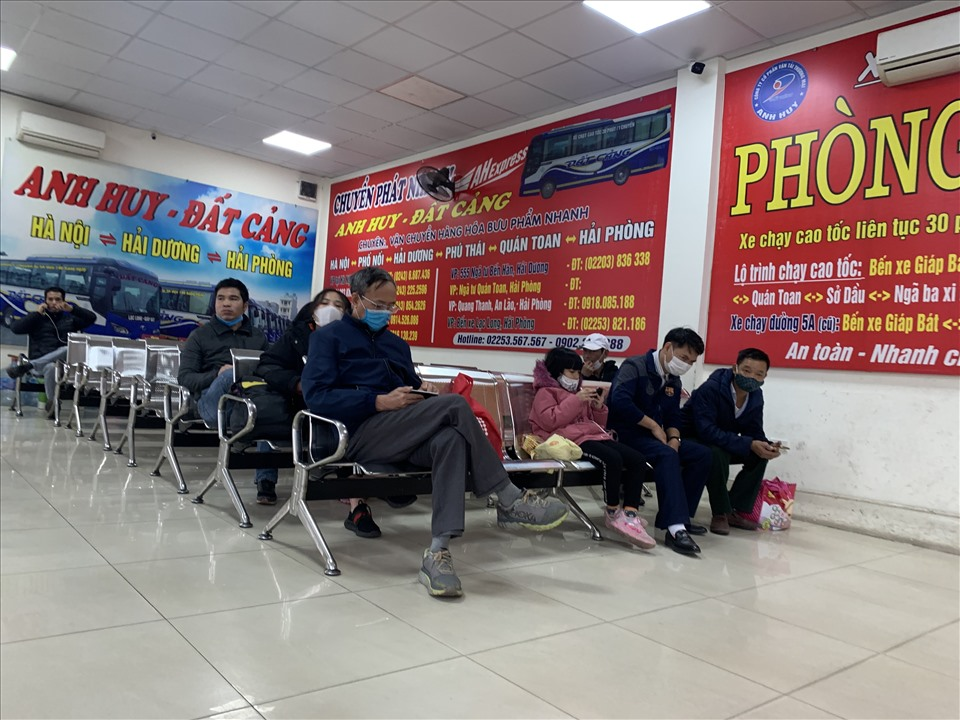 Photos: Hanoians comply with wearing masks after new Covid-19 cases detected Photos: Hanoians comply with wearing masks after new Covid-19 cases detected