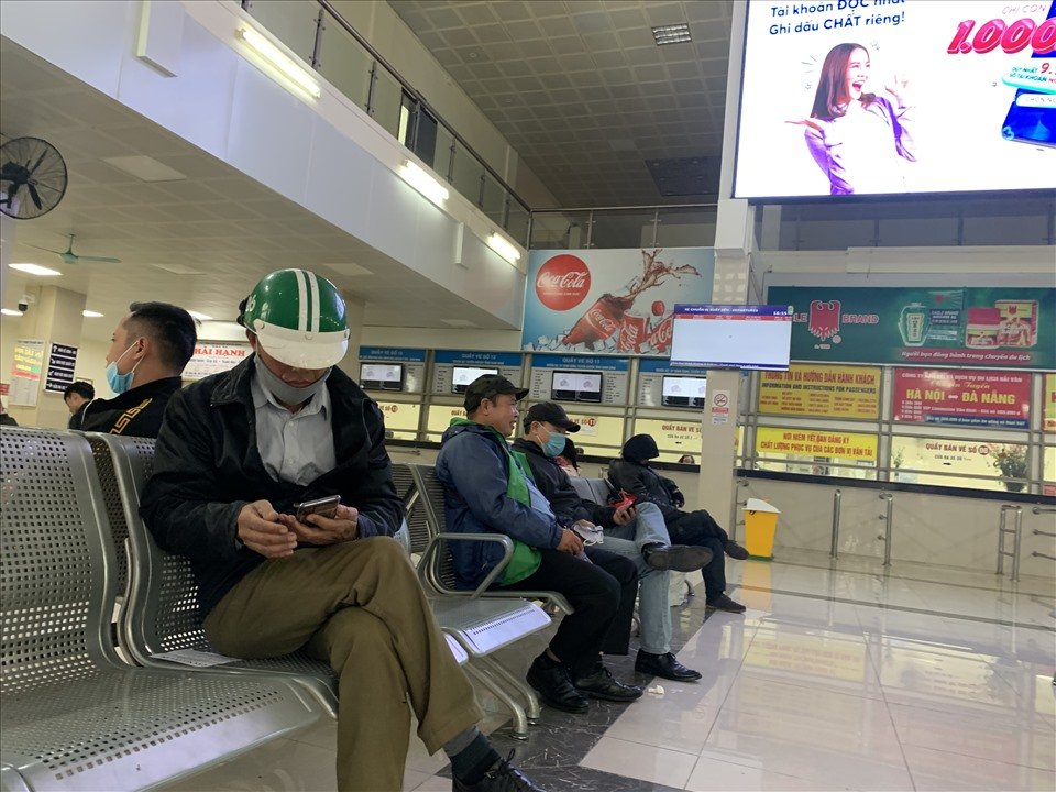 Photos: Hanoians comply with wearing masks after new Covid-19 cases detected Photos: Hanoians comply with wearing masks after new Covid-19 cases detected