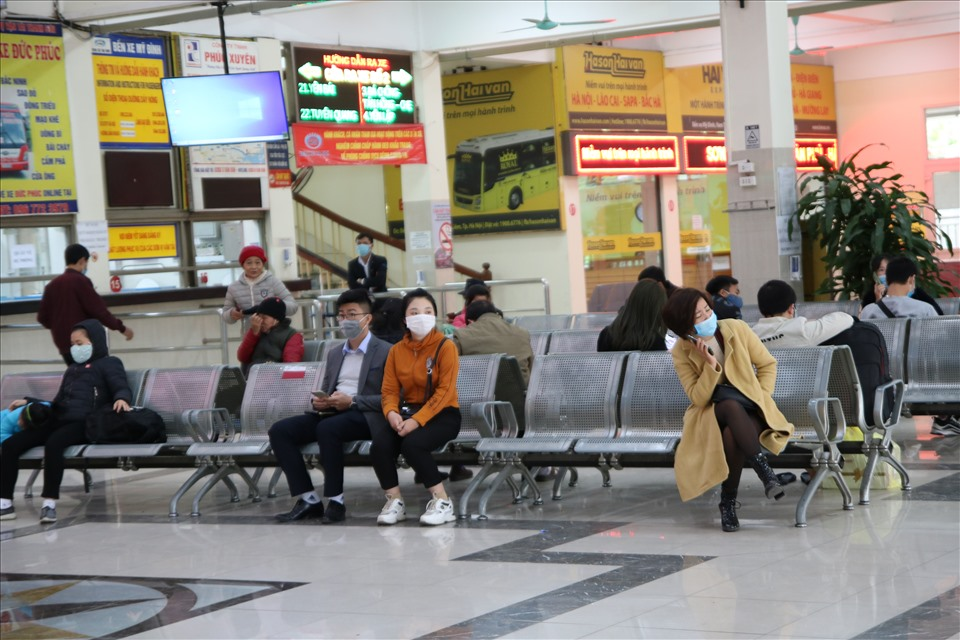 Photos: Hanoians comply with wearing masks after new Covid-19 cases detected Hanoians comply with wearing masks after covid 19 community cases detected