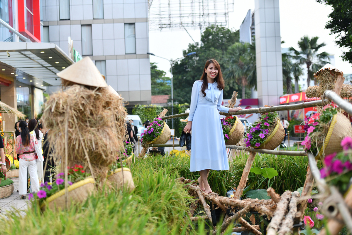Replicating Vietnamese rural villages at Menas Mall Saigon Airport Vietnamese rural villages replicated at Menas Mall Saigon Airport