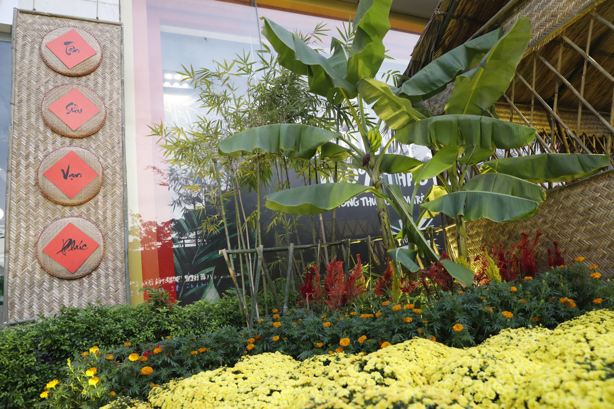 Replicating Vietnamese rural villages at Menas Mall Saigon Airport Vietnamese rural villages replicated at Menas Mall Saigon Airport