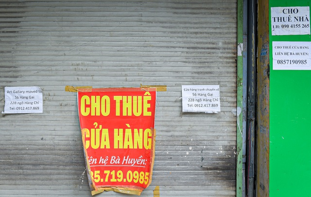 without tourists hotels and stores in hanoi old quarter shut down
