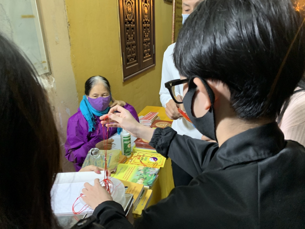 People follow Covid-19 safety protocol while visiting Quan Su pagoda People follow Covid-19 safety protocol while visiting Quan Su pagoda