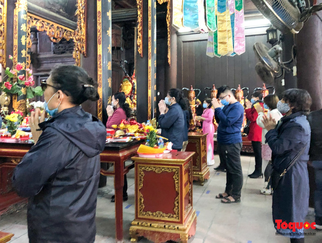 Youngsters flock to Ha pagoda to pray for love on Valentine’s Day Youngsters flock to Ha pagoda to pray for love on Valentine’s Day