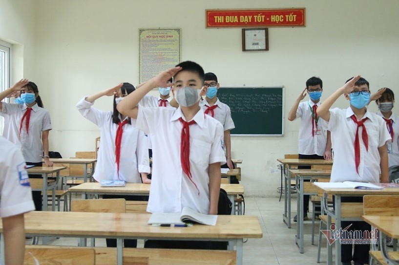 students in many provinces and cities coming back to schools