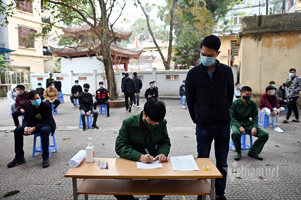 Photos: Thousands of enlistees in Hanoi tested for Covid-19 Photos: Thousands of military enlistees in Hanoi tested for Covid-19