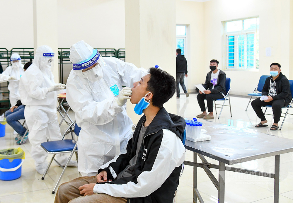 Photos: Thousands of enlistees in Hanoi tested for Covid-19 Photos: Thousands of military enlistees in Hanoi tested for Covid-19