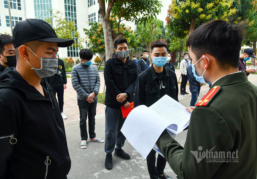 Photos: Thousands of enlistees in Hanoi tested for Covid-19 Photos: Thousands of military enlistees in Hanoi tested for Covid-19