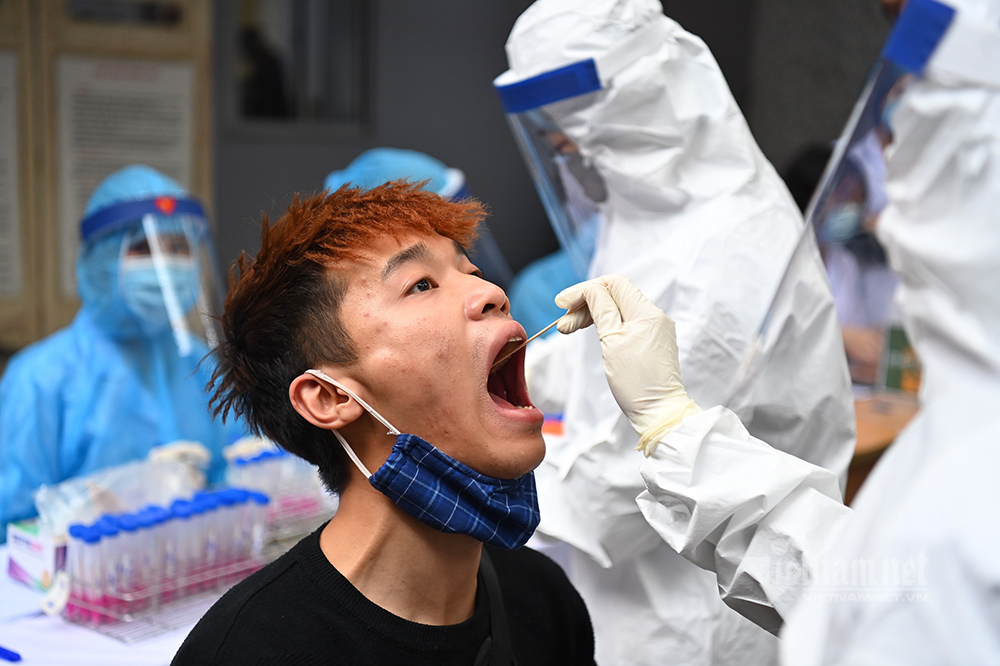 Photos: Thousands of enlistees in Hanoi tested for Covid-19 Photos: Thousands of military enlistees in Hanoi tested for Covid-19