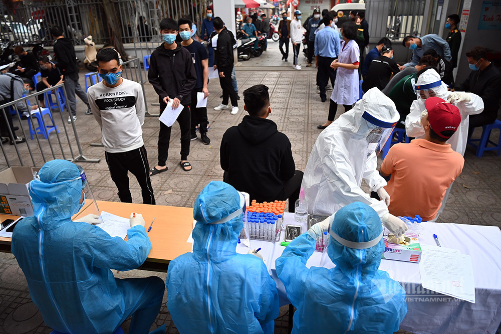 Photos: Thousands of enlistees in Hanoi tested for Covid-19 Photos: Thousands of military enlistees in Hanoi tested for Covid-19