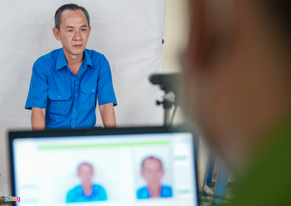 HCMC speeds up issuing chip-based ID cards for citizens HCMC accelerates issuing chip-based ID cards for citizens