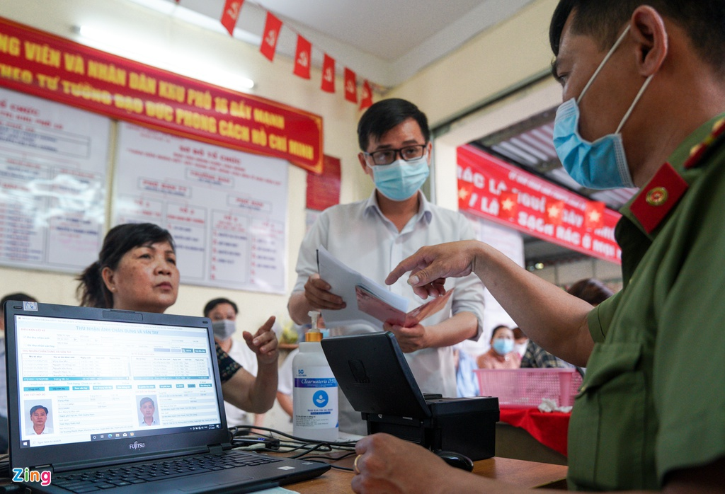 HCMC speeds up issuing chip-based ID cards for citizens HCMC accelerates issuing chip-based ID cards for citizens