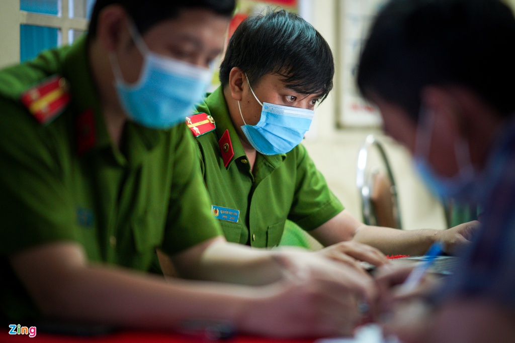 HCMC speeds up issuing chip-based ID cards for citizens HCMC accelerates issuing chip-based ID cards for citizens