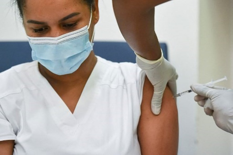 Vietnamese doctor in the U.S shares experiences of receiving Pfizer-BioNTech vaccine 2618-5