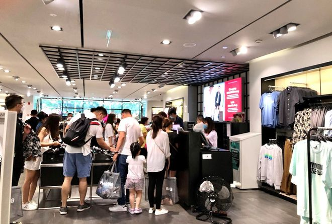 Vietnam - a fertile market for international fashion brands Vietnam - a fertile market for international fashion brands