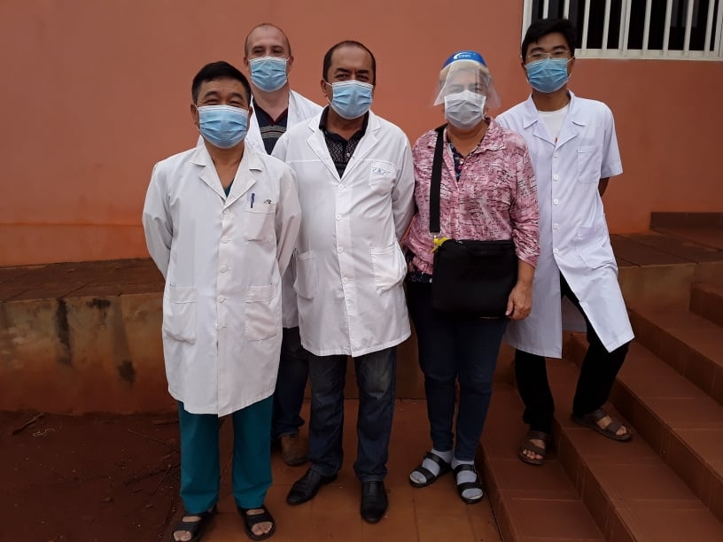 Vietnamese doctor couple treats, teaches Vietnamese, guides farming in Angola Vietnamese doctor couple treats, teaches Vietnamese, guides farming in Angola