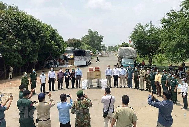 Relief aid provided to Vietnamese Cambodians to fight Covid-19 pandemic Relief aid provided to Vietnamese Cambodians to fight Covid-19 pandemic
