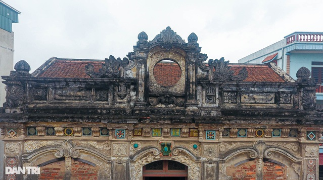 Admiring one-hundred-year-old ancient villa in Hanoi’s outskirt Admiring one-hundred-year-old ancient villa in Hanoi’s outskirt