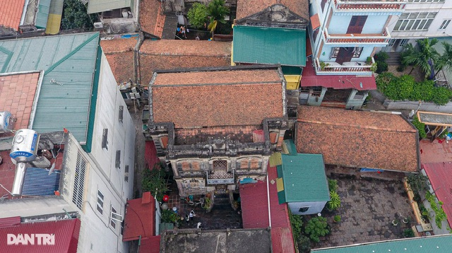 Admiring one-hundred-year-old ancient villa in Hanoi’s outskirt Admiring one-hundred-year-old ancient villa in Hanoi’s outskirt