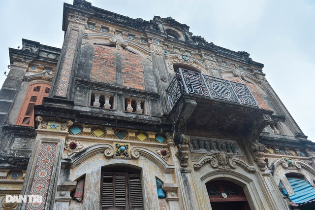 Admiring one-hundred-year-old ancient villa in Hanoi’s outskirt Admiring one-hundred-year-old ancient villa in Hanoi’s outskirt