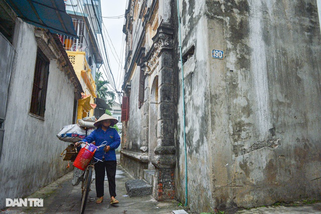 Admiring one-hundred-year-old ancient villa in Hanoi’s outskirt Admiring one-hundred-year-old ancient villa in Hanoi’s outskirt