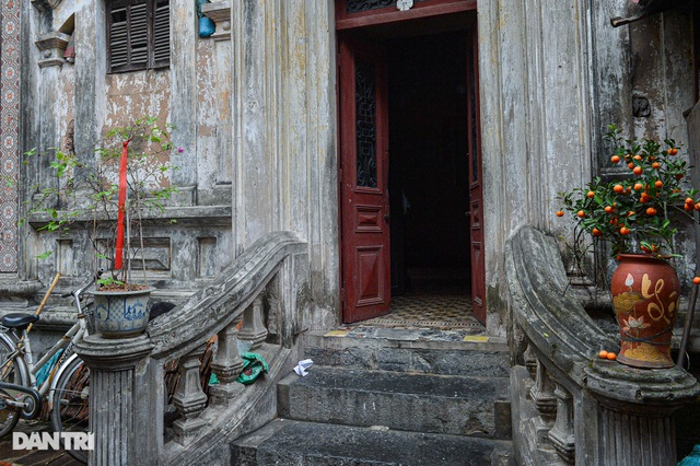 Admiring one-hundred-year-old ancient villa in Hanoi’s outskirt Admiring one-hundred-year-old ancient villa in Hanoi’s outskirt