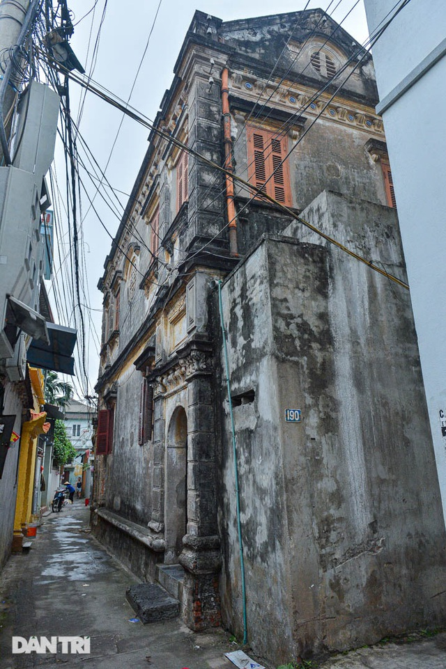 Admiring one-hundred-year-old ancient villa in Hanoi’s outskirt Admiring one-hundred-year-old ancient villa in Hanoi’s outskirt