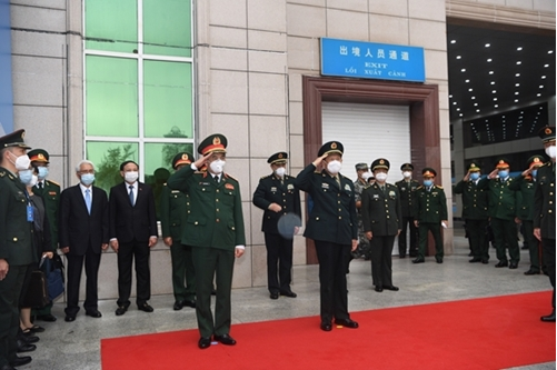 Vietnam, China hold border defence friendship exchange Vietnam, China hold border defence friendship exchange