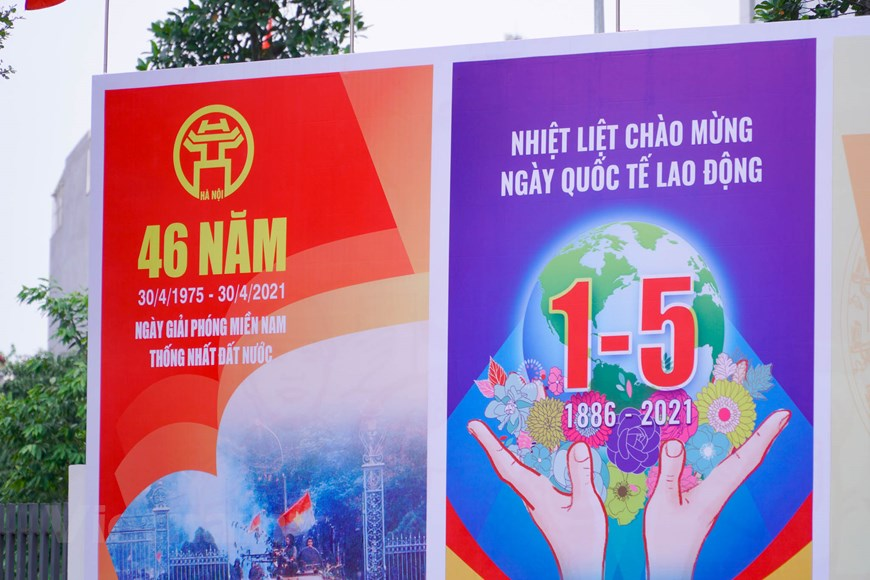 In Photo: Hanoi’s streets brilliantly decorated to celebrate National Reunification Day In Photo: Hanoi’s streets brilliantly decorated to celebrate National Reunification Day