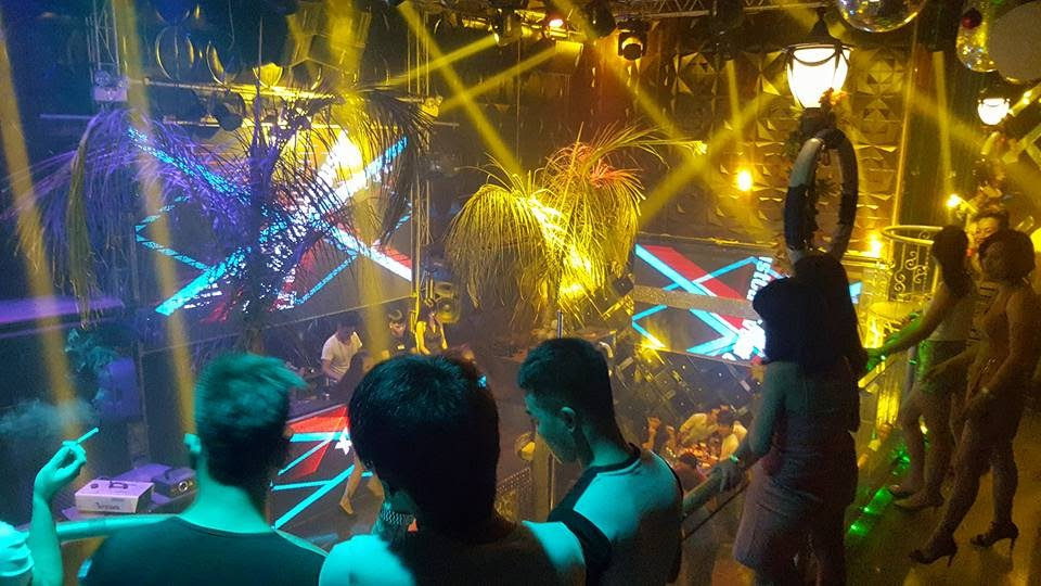 Da Nang, Bac Ninh to shut down bars, karaoke parlors over Covid-19 fears Da Nang, Bac Ninh to shut down bars, karaoke parlors over Covid-19 fears