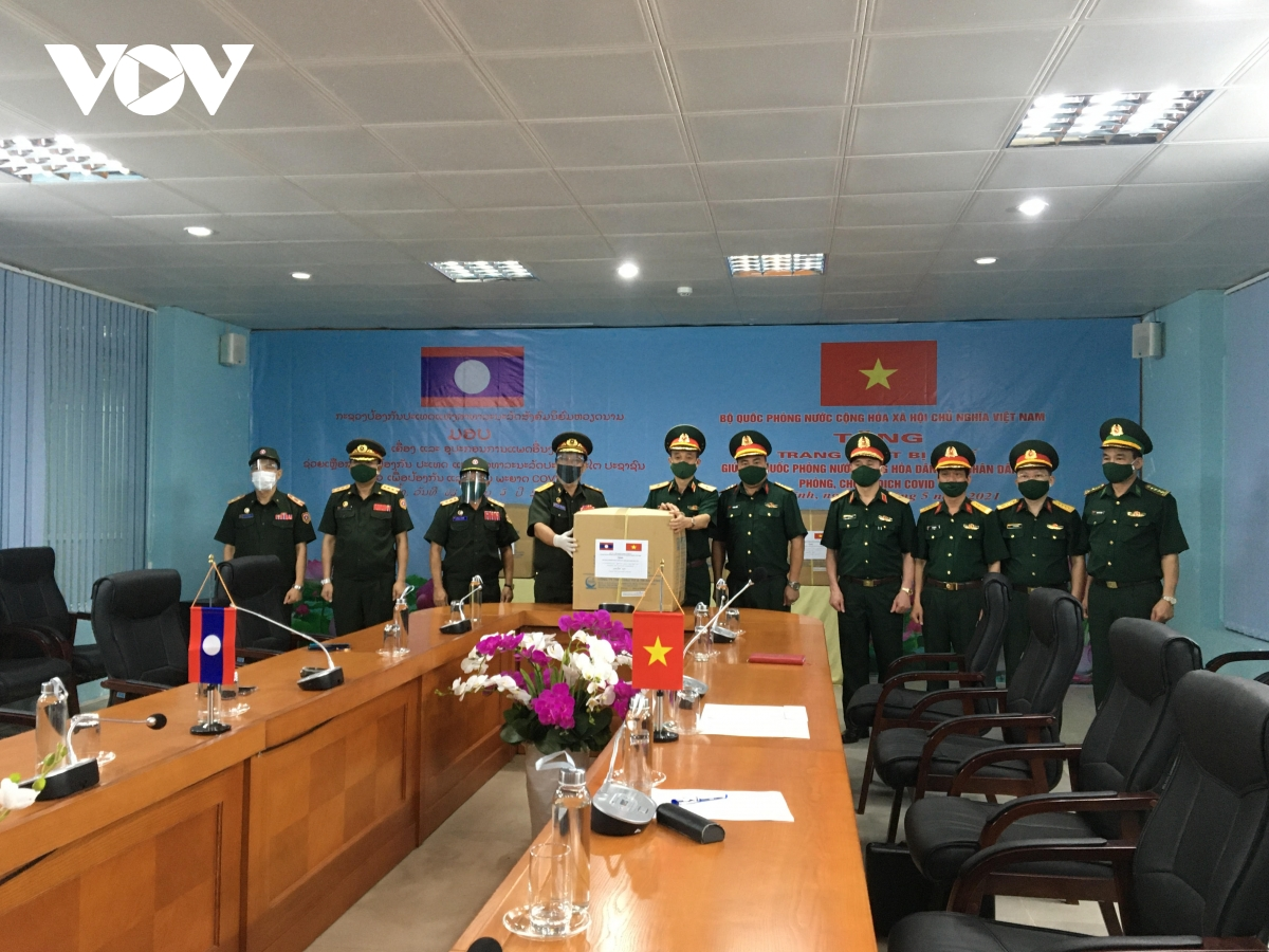 Vietnam gifts medical equipment to help Laos in Covid-19 fight Vietnam gifts medical equipment to help Laos in Covid-19 fight