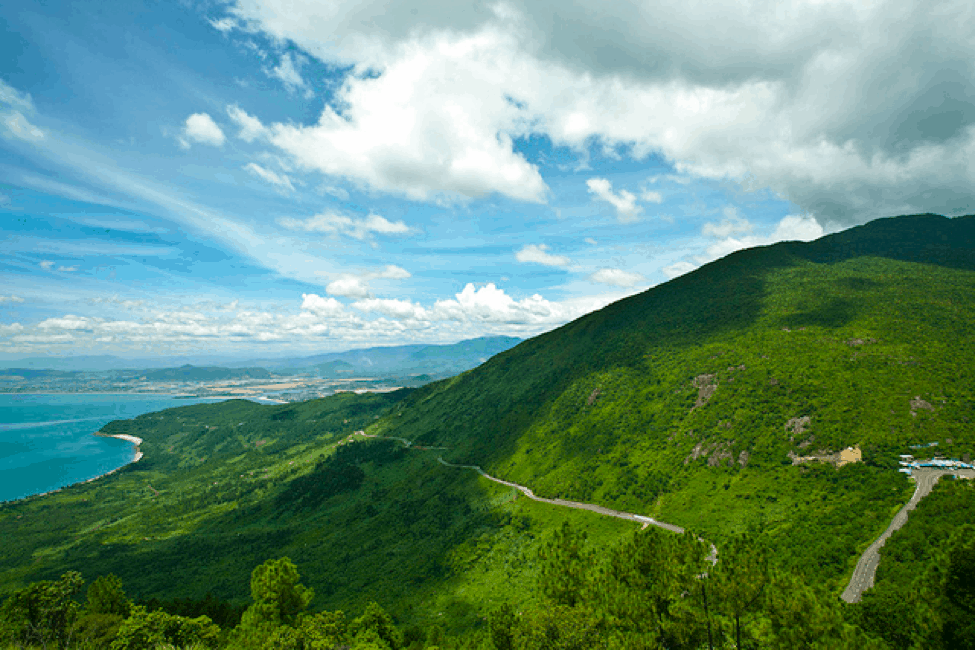 Hai Van Pass named among world's most beautiful drives Hai Van Pass named among world's most beautiful drives