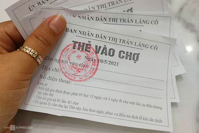 Thua Thien Hue adopts market entrance tickets amid growing Covid-19 threat Thua Thien Hue adopts market entrance tickets amid growing Covid-19 threat