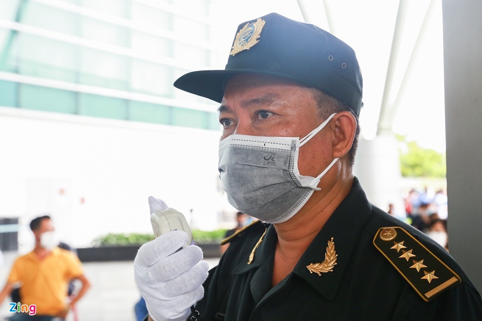 Over 2000 employees at Da Nang Airport tested for SARS-CoV-2 Over 2000 employees at Da Nang Airport tested for SARS-CoV-2