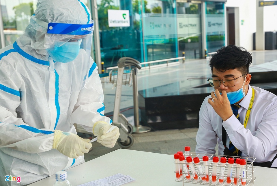 Over 2000 employees at Da Nang Airport tested for SARS-CoV-2 Over 2000 employees at Da Nang Airport tested for SARS-CoV-2