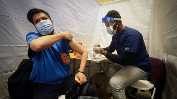 Vietnamese in the United States more confident to go out after receiving Covid-19 vaccines Vietnamese in the United States more confident to go out after receiving Covid-19 vaccines