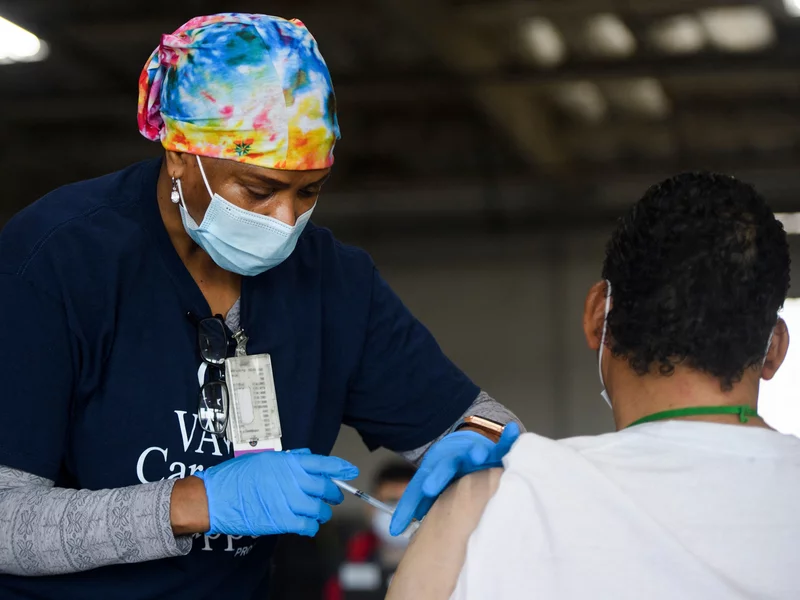 Vietnamese in the United States more confident to go out after receiving Covid-19 vaccines Vietnamese in the United States more confident to go out after receiving Covid-19 vaccines