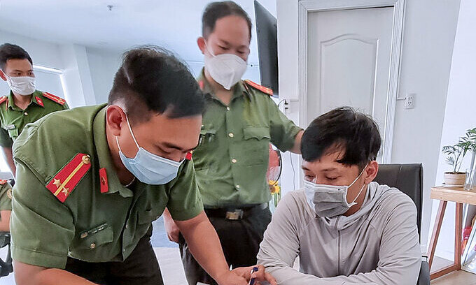 Two more detained for smuggling fake foreign experts into Vietnam Two more detained for smuggling fake foreign experts into Vietnam