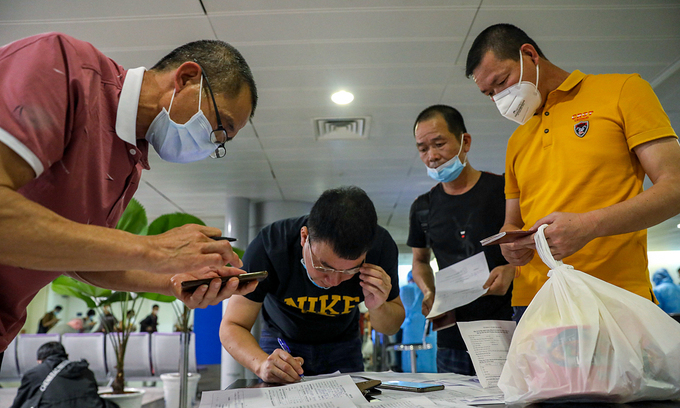 Two more detained for smuggling fake foreign experts into Vietnam Two more detained for smuggling fake foreign experts into Vietnam