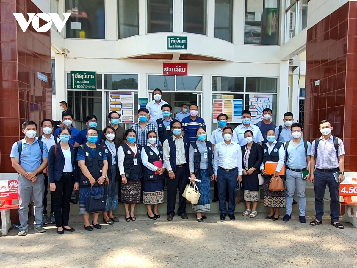 Vietnamese medical workers dedicate to help Laos in Covid-19 fight Vietnamese medical workers dedicate to help Laos in Covid-19 fight